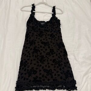 Black Floral Dress with Ruffled Straps - realization par